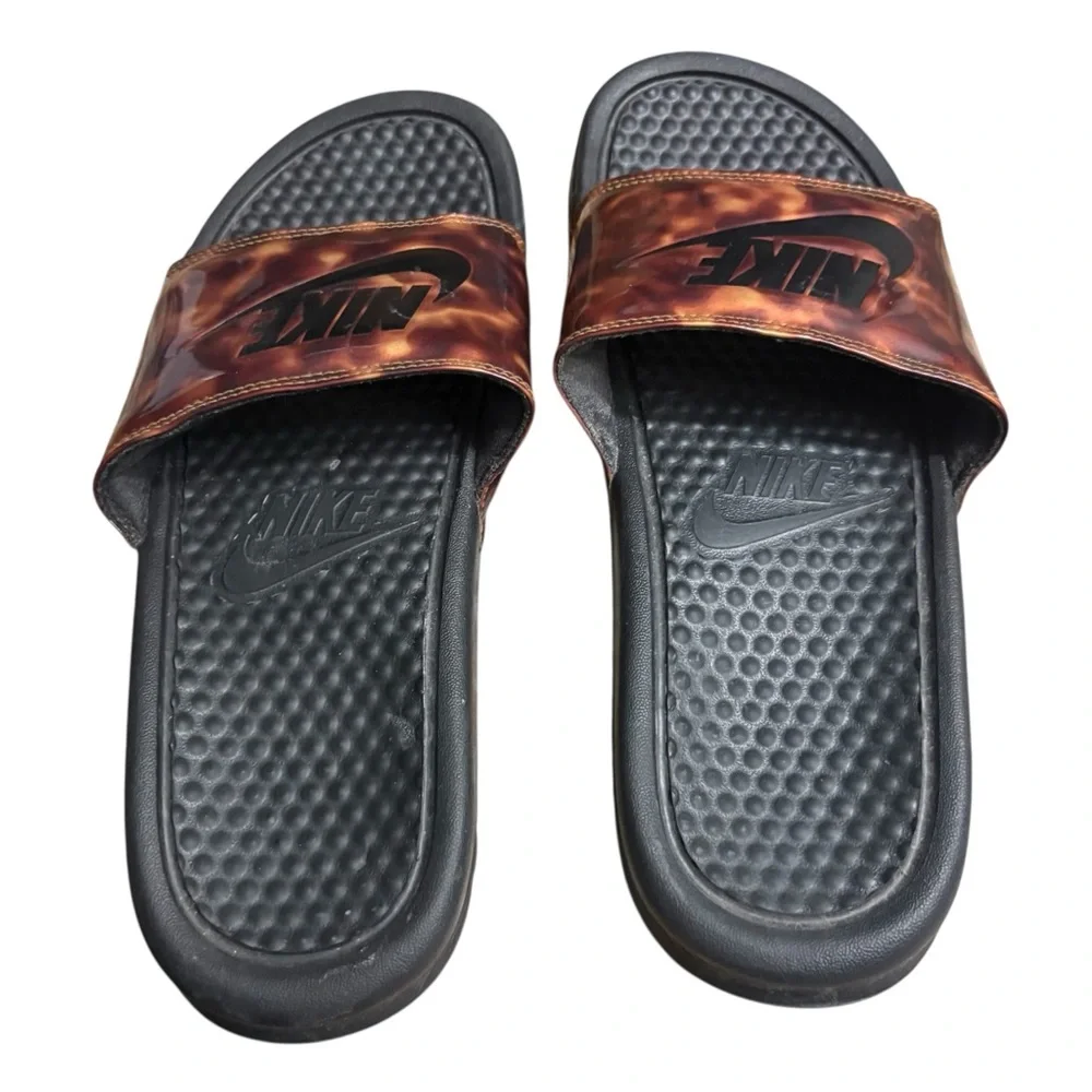 NIKE Victori 1 Lightweight Slides in Cheetah Print w/ Black Swoosh Size 6 — WOW!